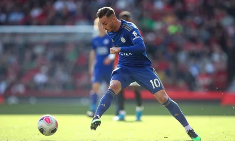 XONG! Toang mạnh với COVID-19, Leicester City đón thêm 2 cú sốc khác