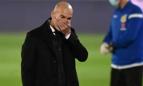 XONG! Sao Real dương tính COVID-19, hàng thủ Zidane tan hoang