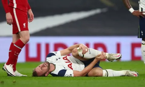 XONG! Thua đau Liverpool, Tottenham hứng chịu đòn giáng mạnh