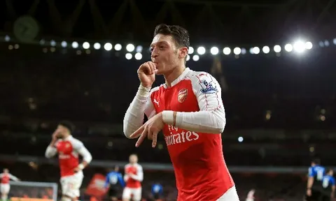 Xuất sắc là thế, Bruno, Grealish hay De Bruyne vẫn dưới Ozil một bậc