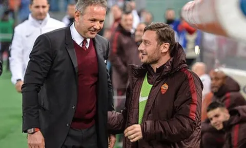 Xúc động với lời nhắn gửi của Totti dành cho cựu HLV AC Milan
