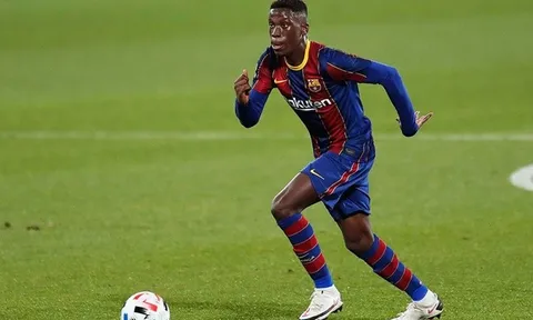 Quá phấn khích, sao trẻ Barca chắp tay và cúi đầu tạ ơn Ronald Koeman