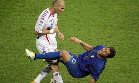 Zidane vĩ đại hơn sau pha húc đầu vào Materazzi