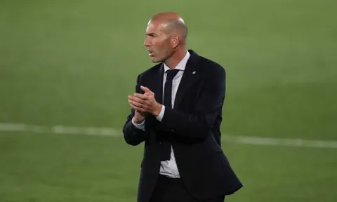 Zidane nổi nóng: "Hãy học cách tôn trọng một chút!"