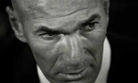 Zidane quá ngán ngẩm với “vì tinh tú” của chủ tịch Perez