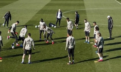 Zidane và cuộc hội ngộ lạ kỳ nhất trong lịch sử với các cầu thủ Real Madrid