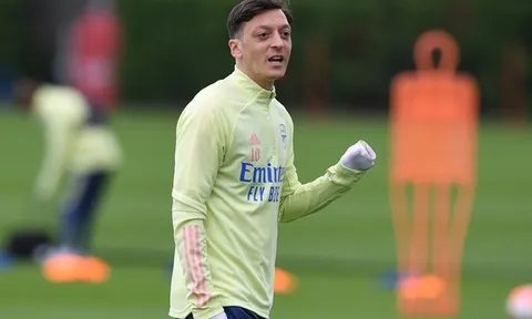 Arsenal 'cạn tình cạn nghĩa', hành động quá dứt khoát với Ozil