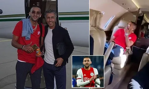 Ziyech lên máy bay đến Chelsea sau khi tặng quà chia tay đắt tiền cho đồng đội