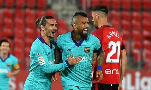 Barca thắng lớn, HLV Setien nói gì về Vidal sau trận đấu?
