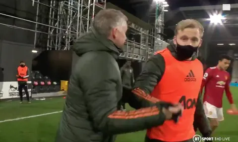XONG! Lại bị đày ải, Van de Beek có động thái không ngờ với Solskjaer