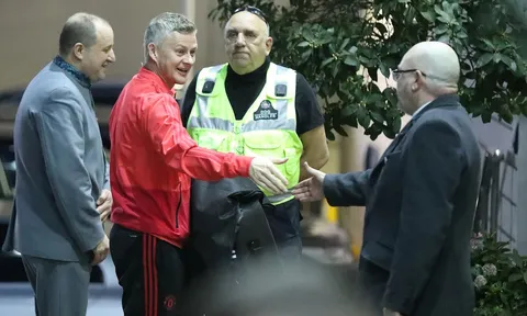 Man Utd hí hửng đến Lowry, chờ trận đầu tiên của Ole