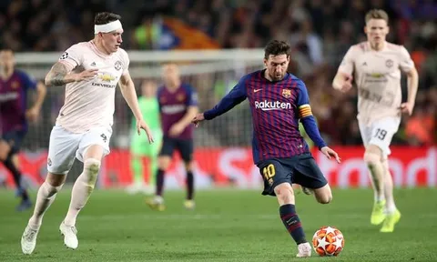 Ferdinand nhận định phũ phàng khi chứng kiến Messi "hành hạ" Phil Jones