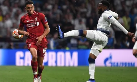 'Đã kiệt sức vì thua, tôi còn phải ngồi chung với mấy gã Liverpool'
