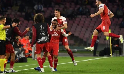 Bellerin chỉ nói 3 từ về "siêu phẩm" của Lacazette