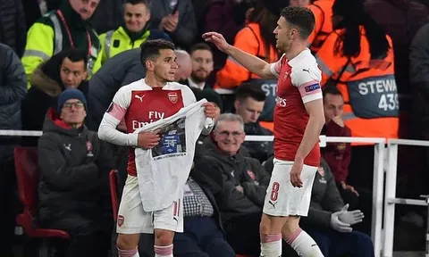 Torreira tri ân ai sau pha lập công trước Napoli?