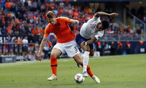 Fan Quỷ đỏ: "De Ligt khác gì Jones, Bailly đâu?"