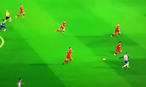Fan Liverpool ngỡ ngàng với kĩ năng phòng ngự của Salah