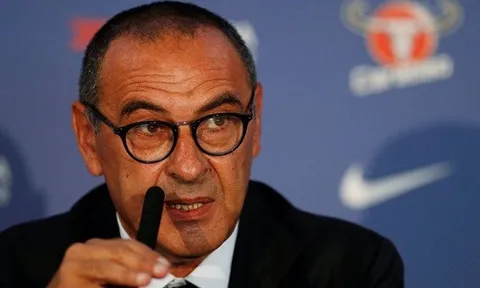 Maurizio Sarri thẳng thừng bác tin đồn đến Roma