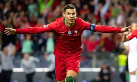 Fan Ronaldo "gây war" cực nhiệt với fan Messi trong ngày CR7 lập siêu phẩm