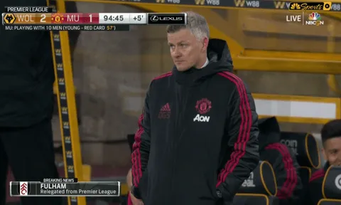 Solskjaer đứng chết lặng, nhưng 2 học trò ngồi cười tươi sau lưng