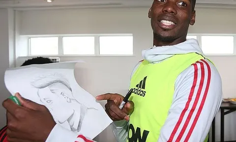 Fan nhí mắc bệnh hiểm nghèo vẽ hình Pogba và De Gea như thật