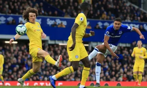 "Nhìn cầu thủ Chelsea đó kìa, làm những gì cậu được trả tiền đi chứ!"