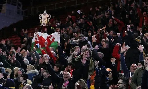 Fan Man Utd: "Cậu ta vuốt ve trái bóng, là người duy nhất không đổ mồ hôi"