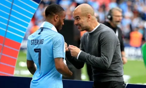 SỐC: Ăn 3, Pep Guardiola giáo huấn Sterling gay gắt ngay trên sân