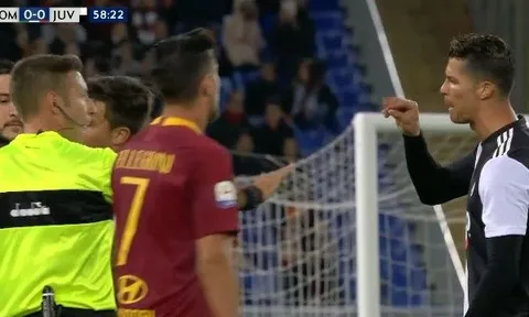 Chùm ảnh: Những lần "hành động lạ" của Cristiano Ronaldo trên sân cỏ
