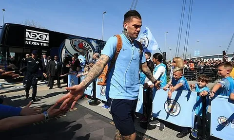 Dàn sao Man Utd lo lắng khi Herrera rời Old Trafford