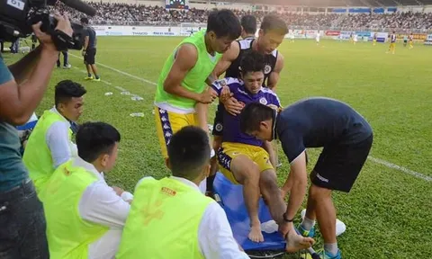 HLV Hà Nội: "Tôi hỏi Đình Trọng nói là xoay thì khực 1 cái, phải chờ bác sĩ"