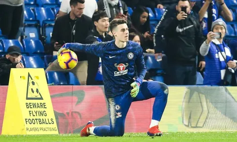 Kepa nhận thêm án phạt trong trận đấu với Tottenham