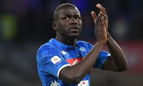10 bom tấn hứa hẹn kích nổ: Mùa Hè bận rộn của Man Utd
