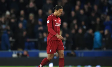 10 khoảnh khắc ấn tượng nhất vòng 29 Premier League: Sự bất lực của Van Dijk