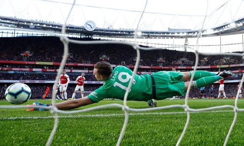 10 khoảnh khắc ấn tượng nhất vòng 30 Premier League: Nguyên nhân Man United thất bại