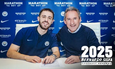 CHÍNH THỨC: Man City trói chân "tiền vệ hay nhất Premier League"