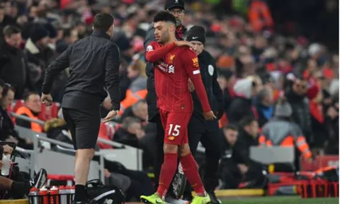 Bị thay ra, Oxlade-Chamberlain có hành động "ngỗ ngược" với Klopp
