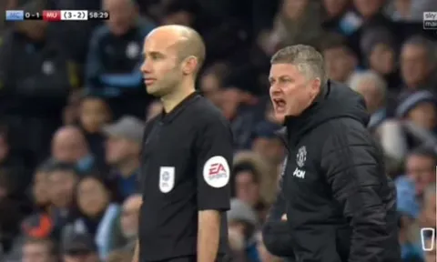 CHOÁNG! Có Bruno Fernandes, Ole mắng té tát "số 10 thảm họa" ngay trên sân