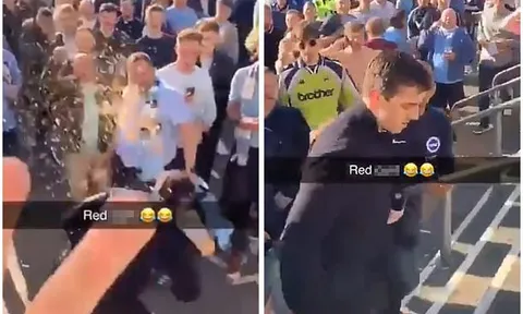 Nóng! Fan Man City tấn công Gary Neville trong ngày PL hạ màn