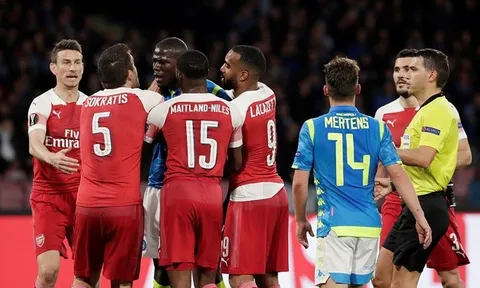 3 cầu thủ Arsenal ngăn chặn Koulibaly "nổi điên"