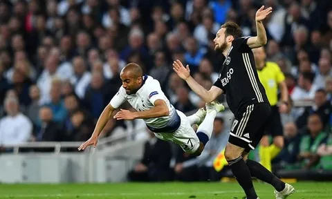 Fan M.U tiếc hùi hụi: "Thật đau đớn khi chúng ta bán cậu ấy cho Ajax"