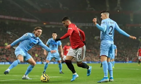 Thua đau, CĐV Man Utd nổi khùng: "Quá vô dụng! Bán gã hề tệ nhất đó"