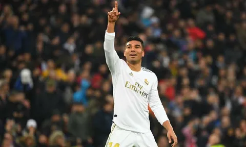 Xé lưới Sevilla, Casemiro bất ngờ yêu cầu NHM làm 1 điều với "bom xịt"