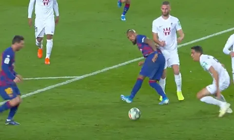 Thi triển ma thuật, Barca khiến đối thủ ngỡ ngàng với bàn mở tỷ số