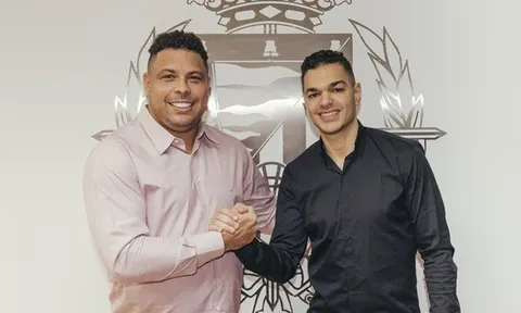 CHÍNH THỨC: 'Messi Pháp' gia nhập đội bóng của Ronaldo