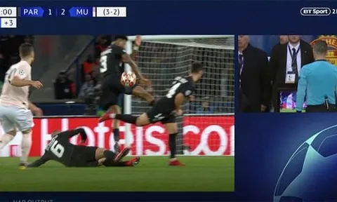 Khoảnh khắc VAR diệu kì đưa Man Utd hiên ngang vào tứ kết