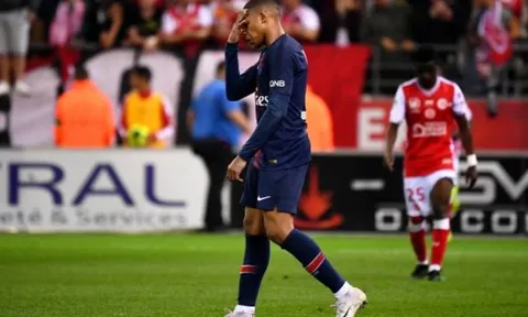 Phản ứng tan nát của Mbappe khi mất Chiếc giày vàng về tay Messi