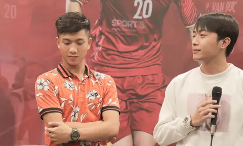 Phan Văn Đức “quẩy” tưng bừng tại buổi họp fan và mừng sinh nhật