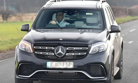Spurs "học" Man Utd giết chết Mourinho và câu chửi "gã ngu" của Người đặc biệt