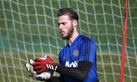 Solskjaer 'nắn gân' De Gea tại Tây Ban Nha